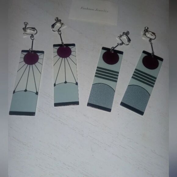 Cute screw back‎ earrings - Picture 1 of 3